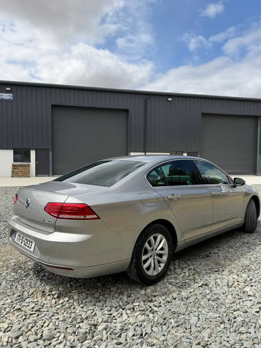 Volkswagen Passat 2017 - Image 3