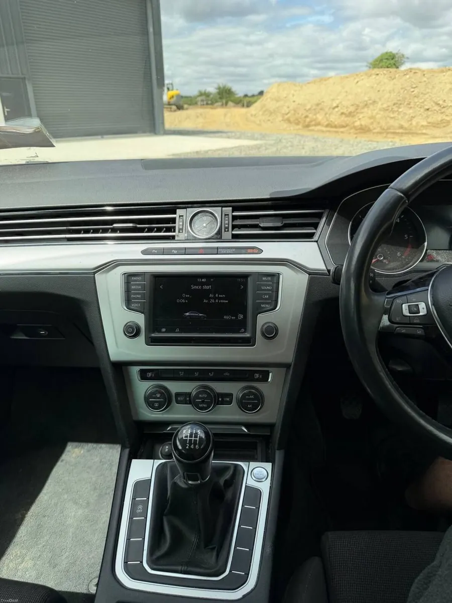 Volkswagen Passat 2017 - Image 6