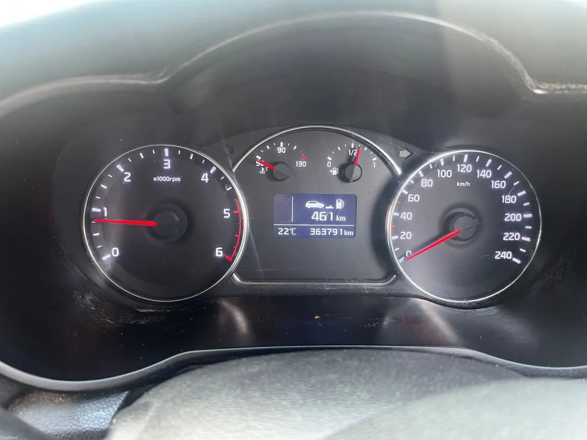 Kia Carens 2013 - Image 2