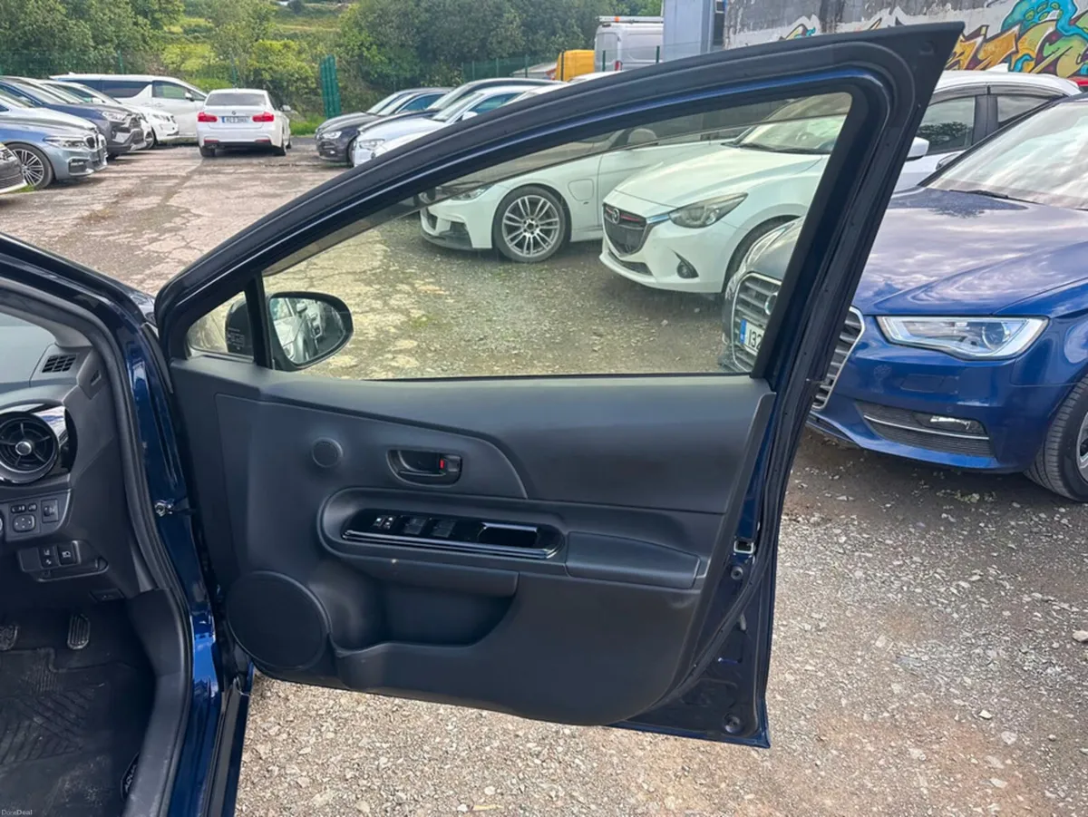 Toyota Aqua S STYLE BLACK AUTOMATIC HYBRID - Image 6