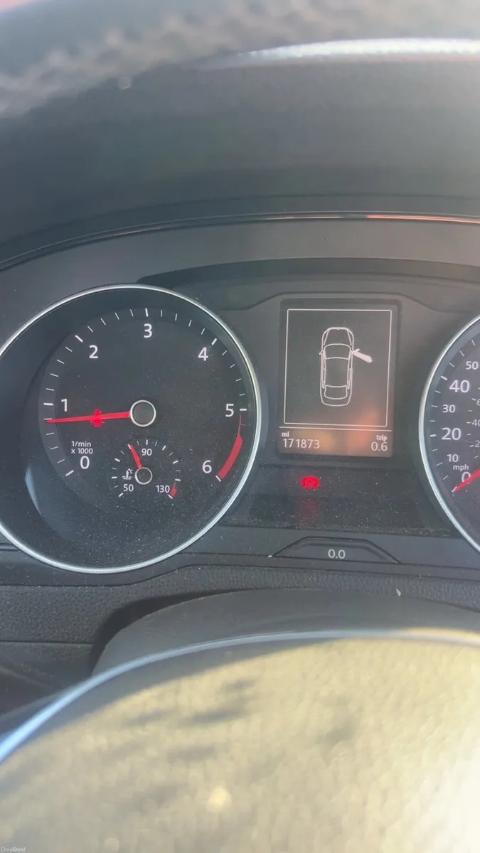 151 1.6 Volkswagen Passat - Image 4
