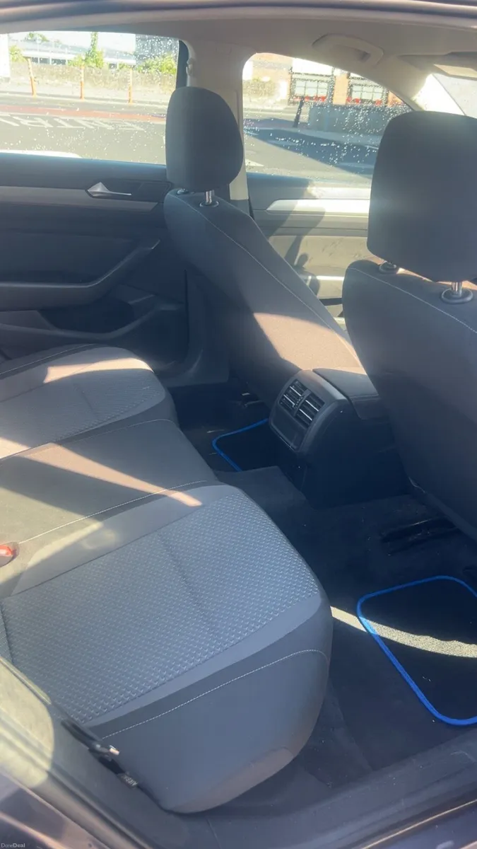 151 1.6 Volkswagen Passat - Image 6