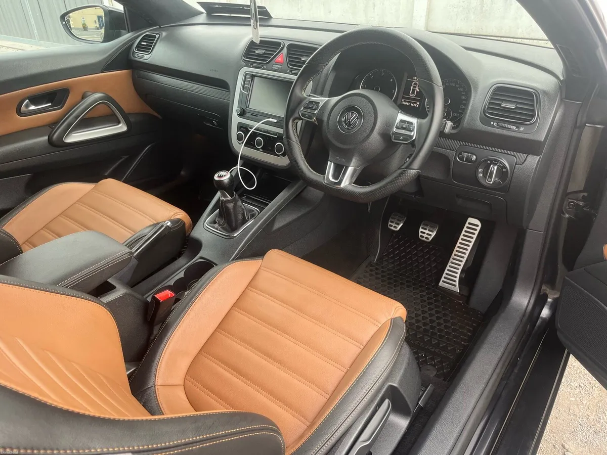 Volkswagen Scirocco 2.0 TDI 2011 - Image 4