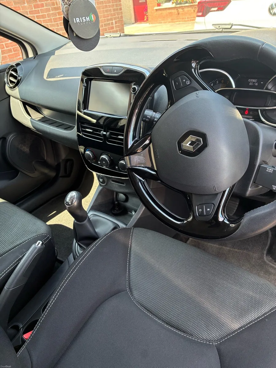 Renault Clio - Image 2