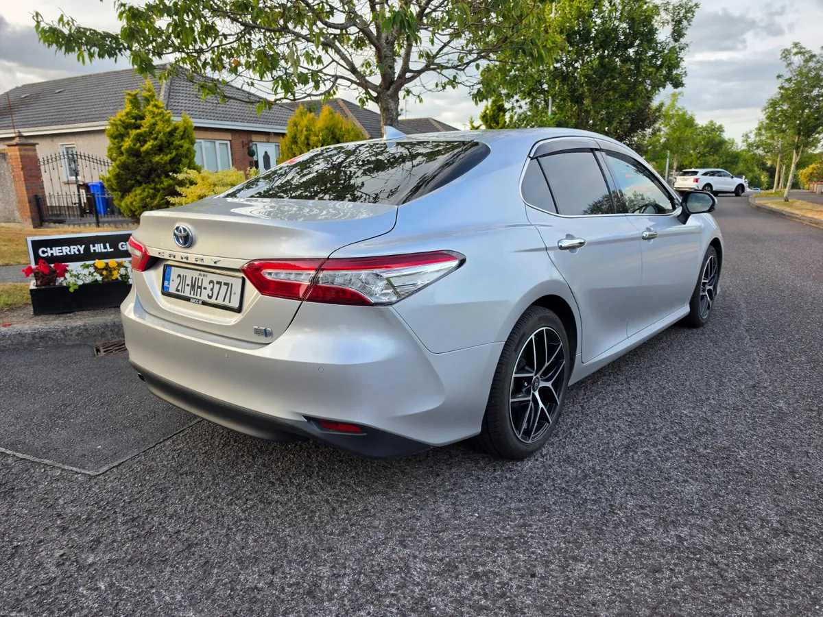 Toyota Camry 2.5 hybrid ( NCT and TAX ) - Image 6