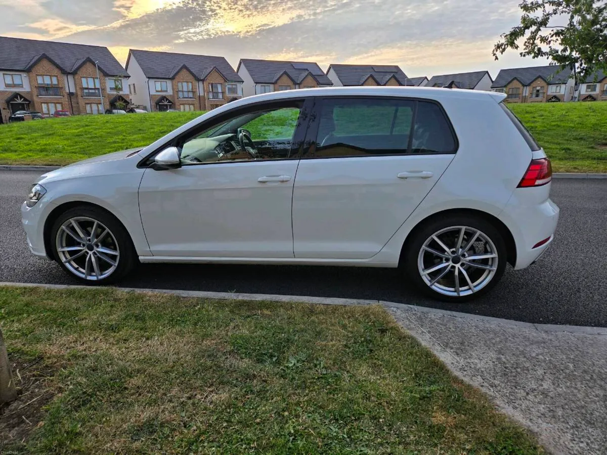 VW Golf Highline 1.6tdi, big spec, leather int - Image 5