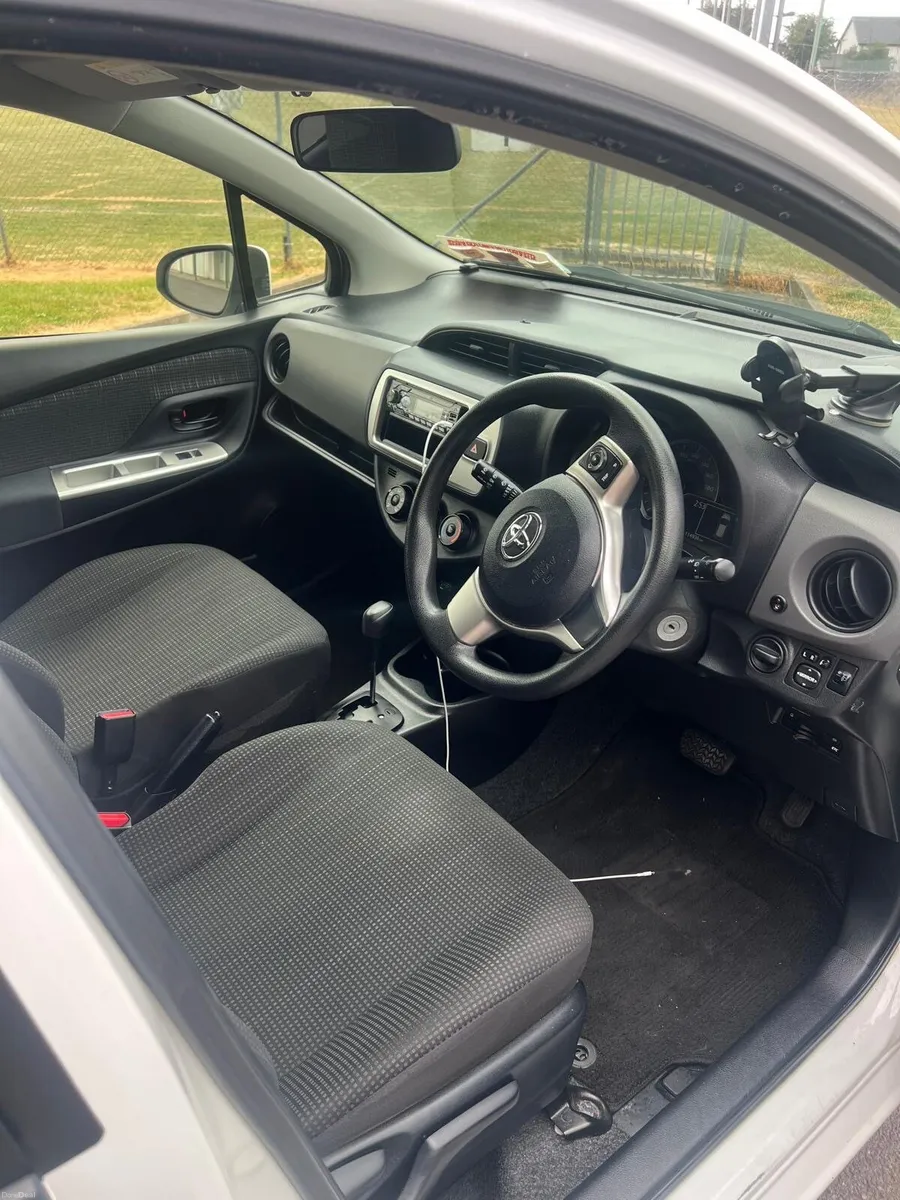 Toyota Vitz 2014 - Image 4