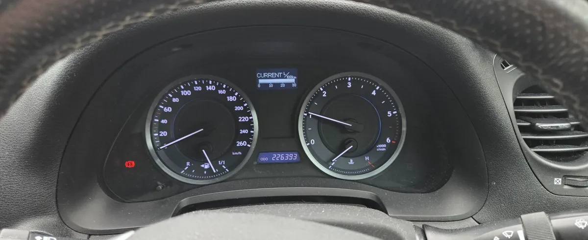 2011 Lexus IS200d F-Sport, 225,000km, white - Image 3