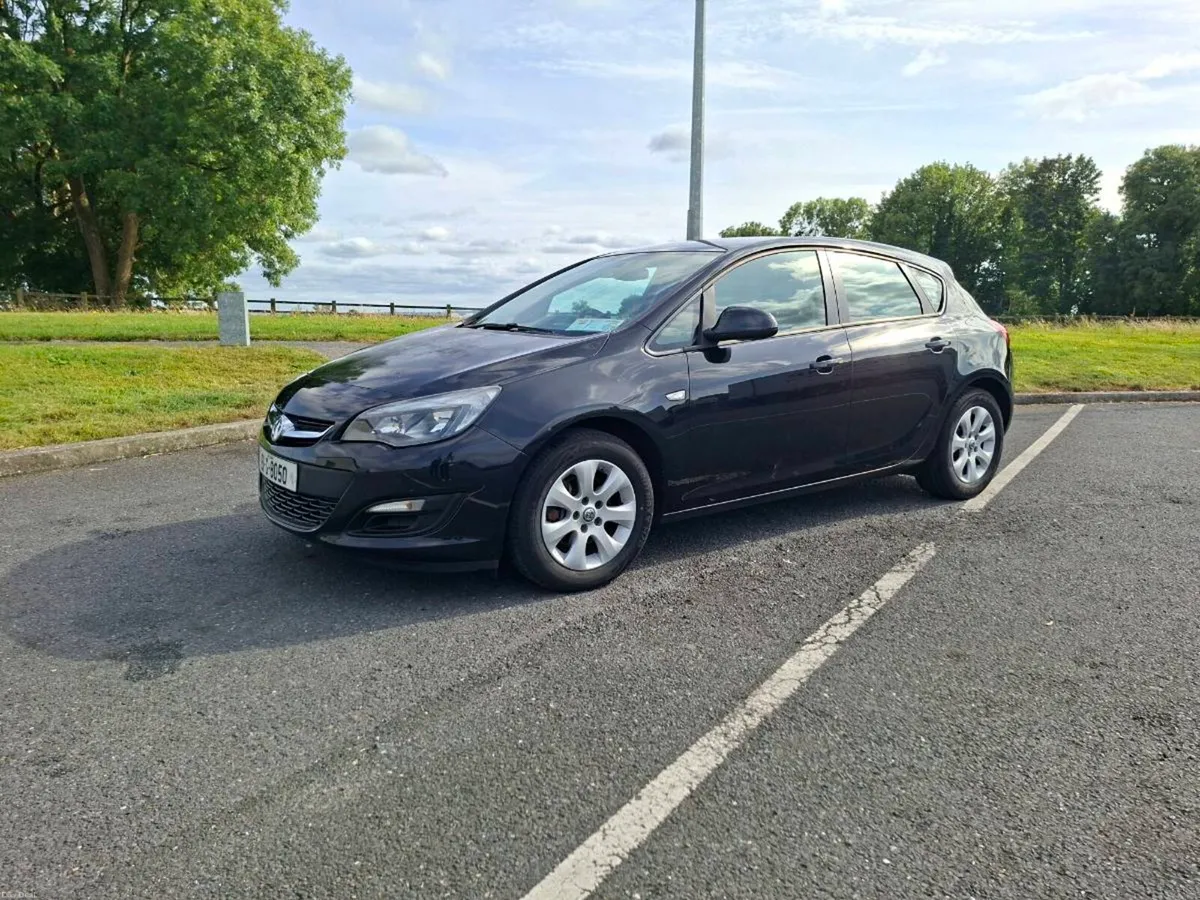 2015 Black Vauxhall Astra 1.6 CDTI Diesel Manual - Image 4