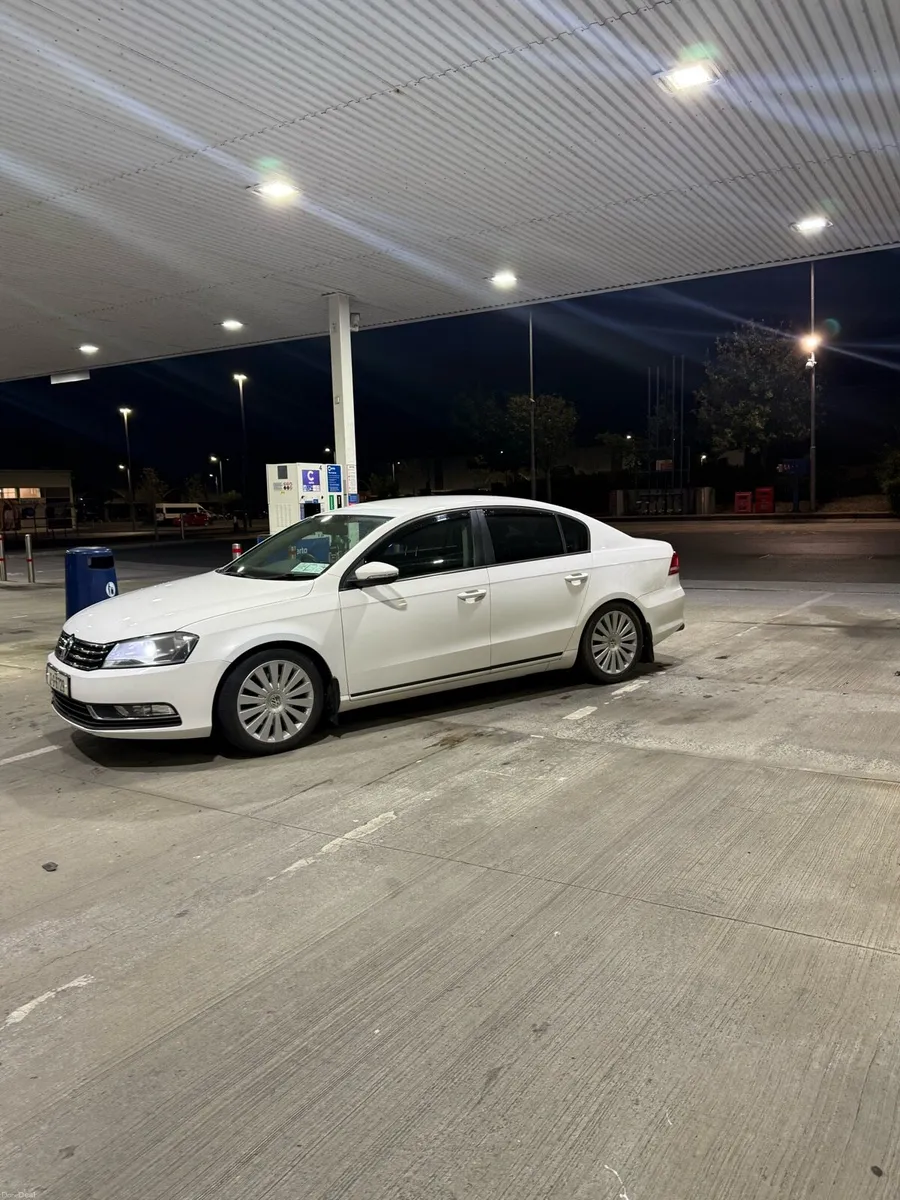 Volkswagen Passat - Image 3