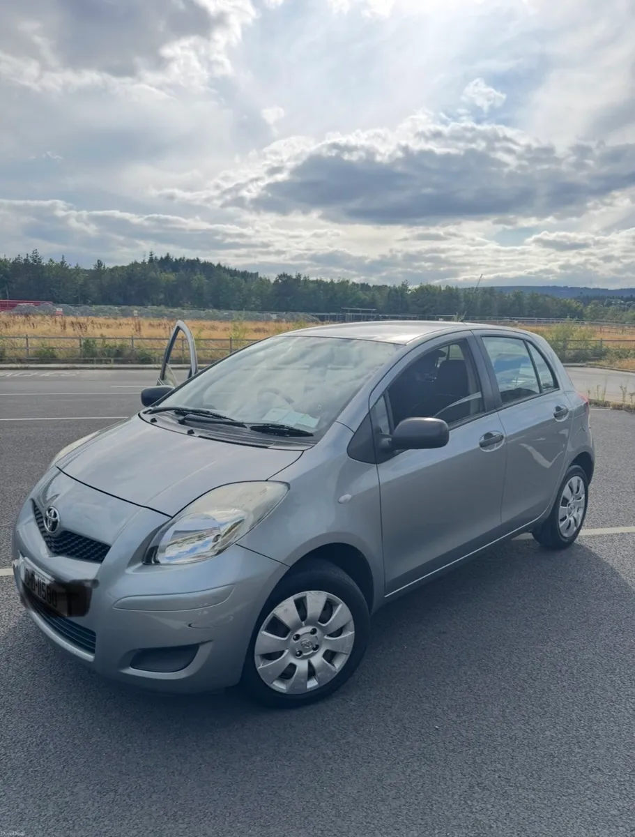 Toyota yaris 2010 less than 70k km - Image 1