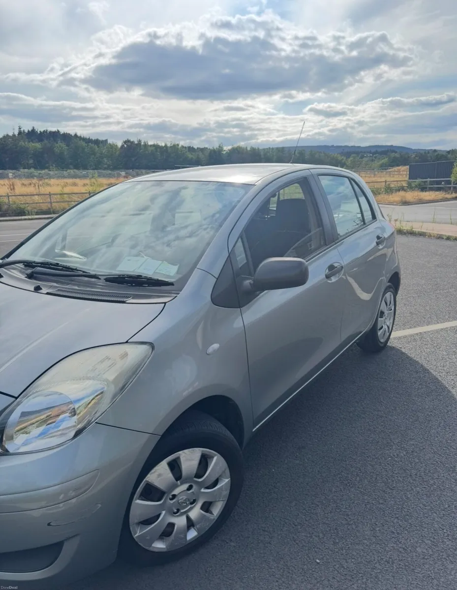 Toyota yaris 2010 less than 70k km - Image 4