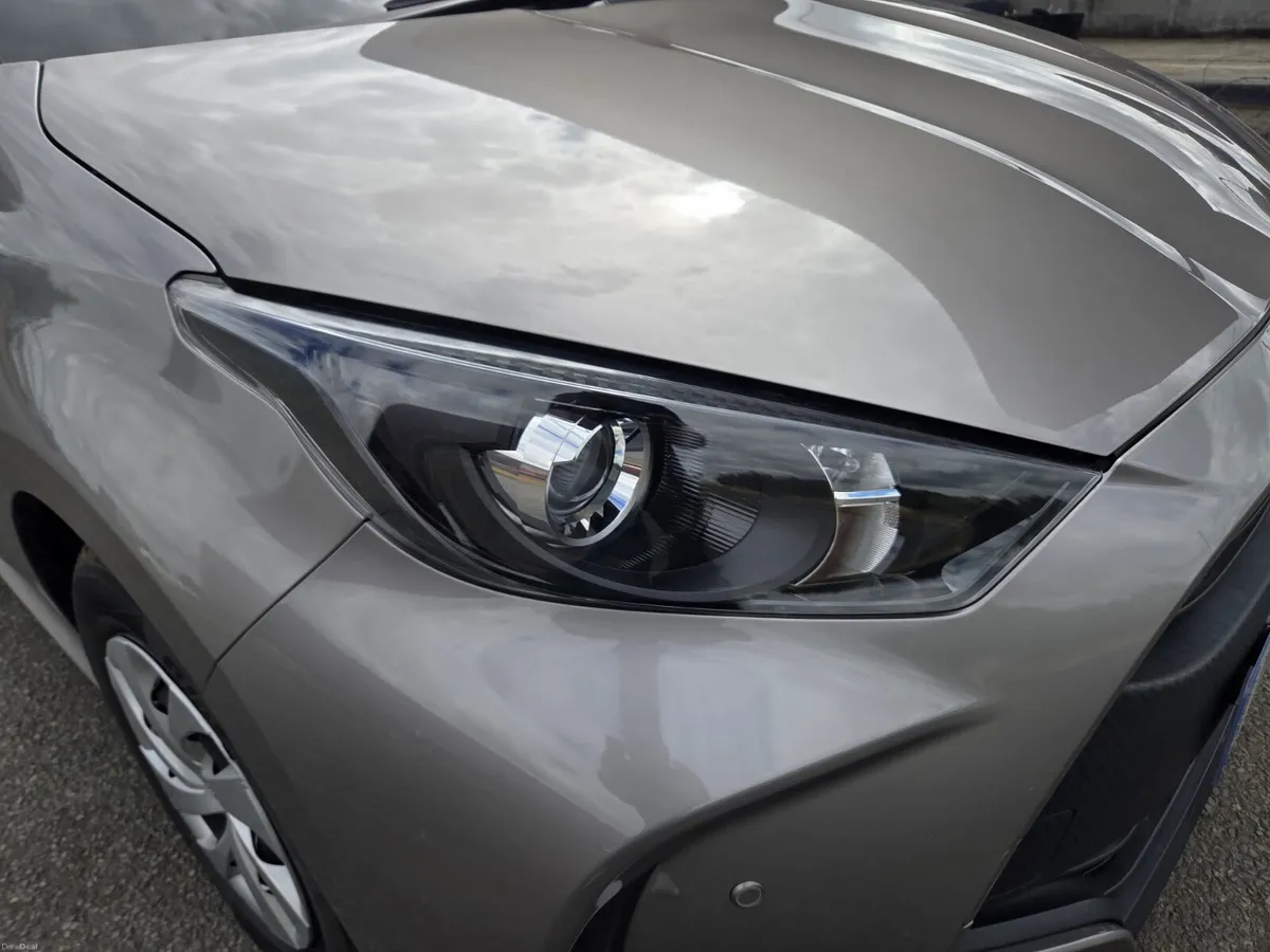 TOYOTA YARIS 2021 1.5L PETROL HYBRID AUTOMATIC - Image 3
