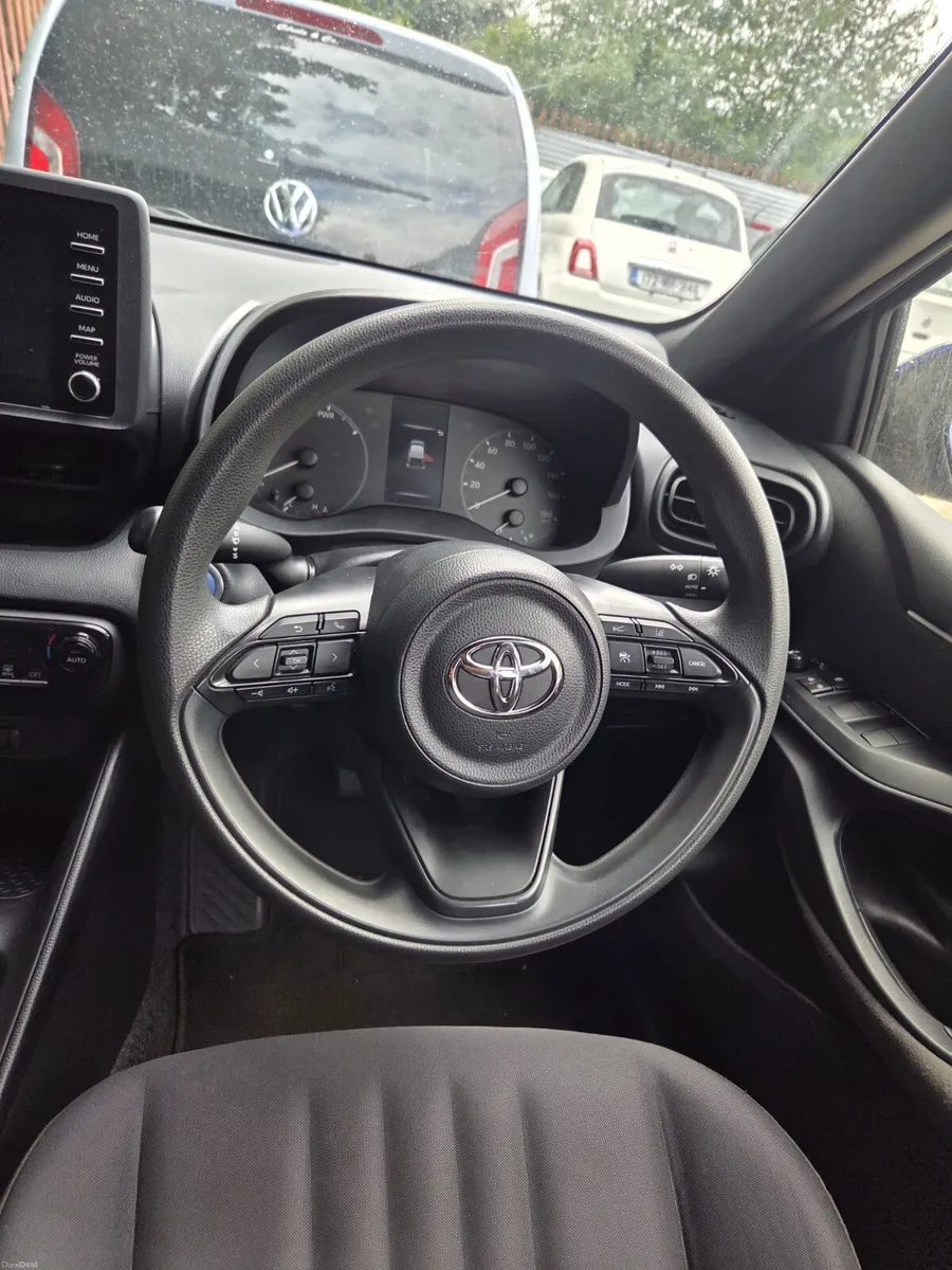 TOYOTA YARIS 2021 1.5L PETROL HYBRID AUTOMATIC - Image 6