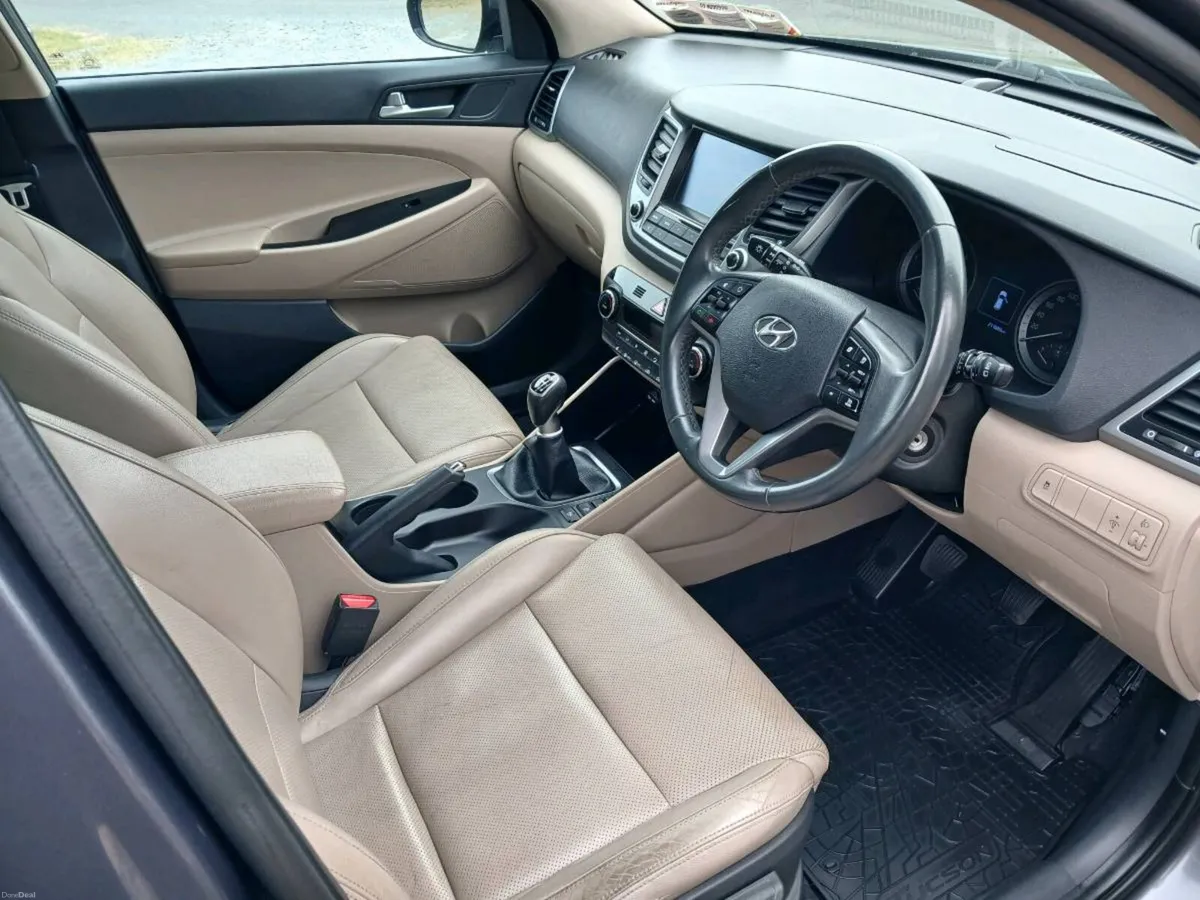 18 Hyundai Tucson 1.7dsl Executive model - Image 5