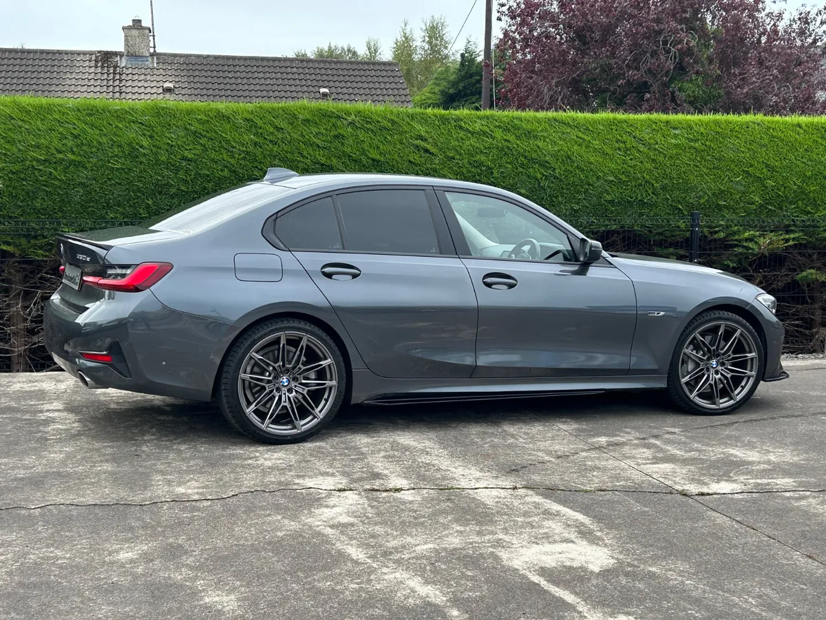 22 BMW  330e Sport Pro 1owner €25500 inc Vrt - Image 4