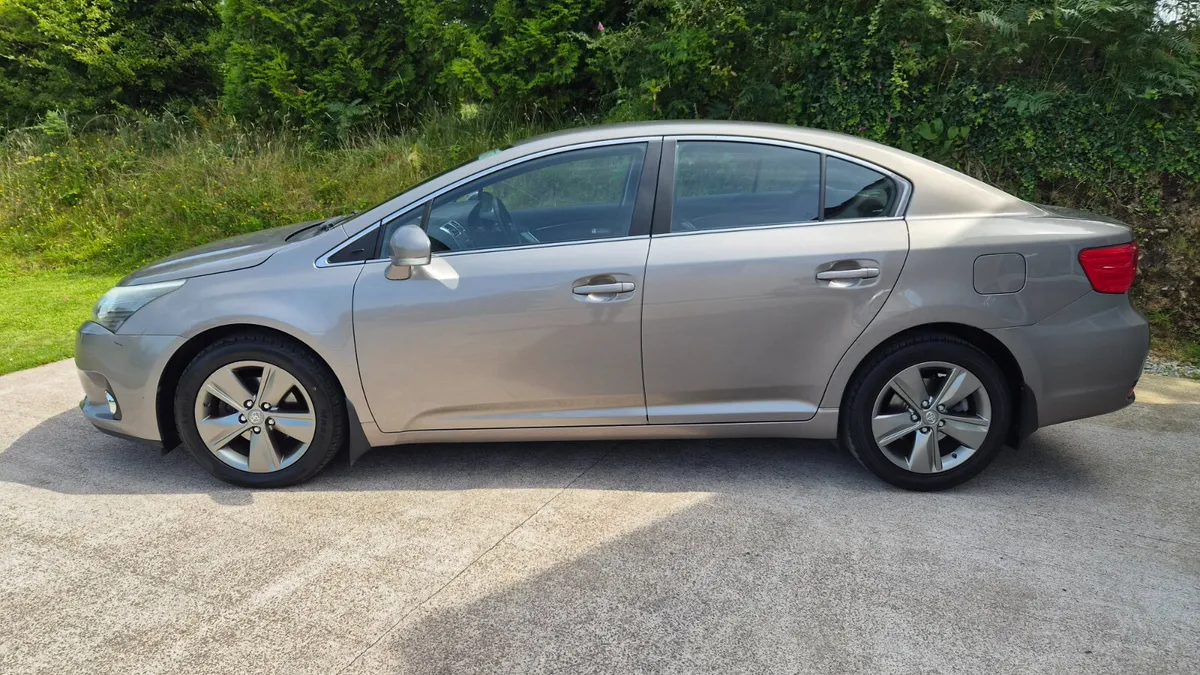 15 AVENSIS - IMMACULATE - FULLY REFURBISHED - Image 2