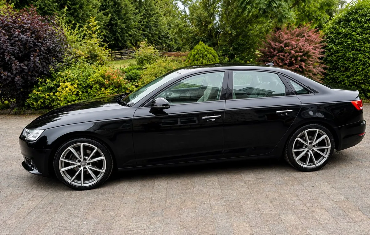 Audi A4 - Image 2