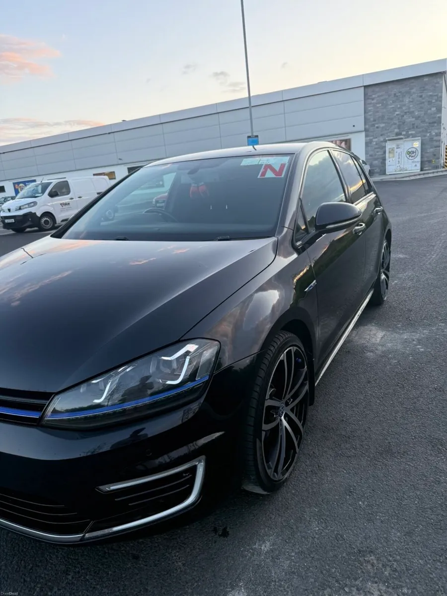 Volkswagen Golf GTE - Image 4