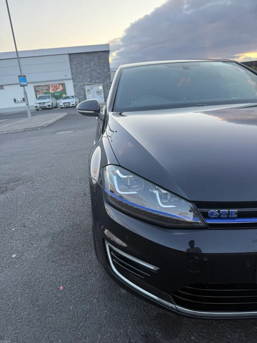 Volkswagen Golf GTE - Image 2