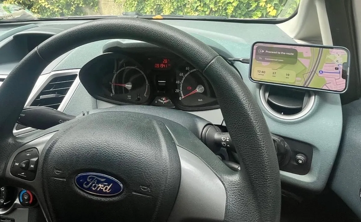 Ford Fiesta 2011 - Image 2