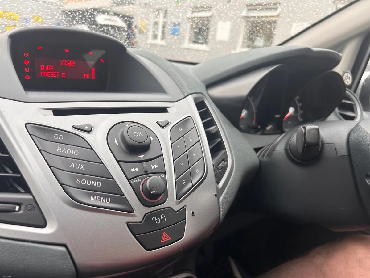 Ford Fiesta 2011 - Image 4
