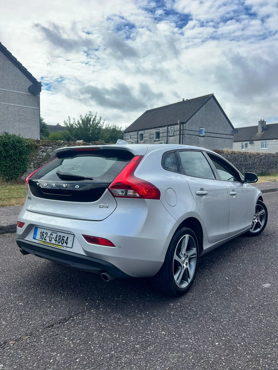 VOLVO V40 2016 AUTOMATIC LOW KM - Image 3