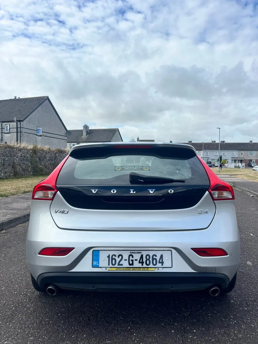VOLVO V40 2016 AUTOMATIC LOW KM - Image 5