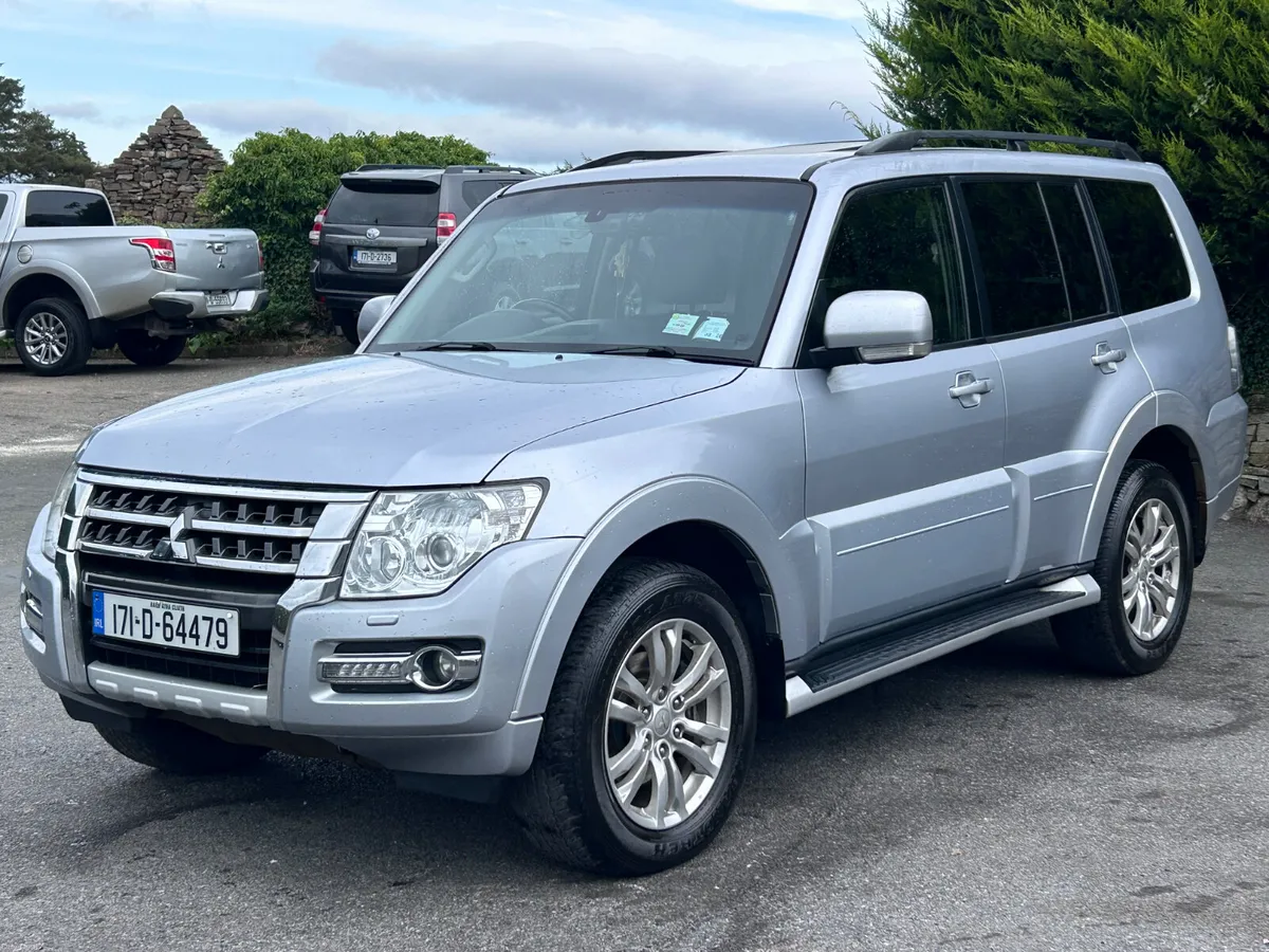 2017 Mitsubishi Pajero 7 seater - Image 5