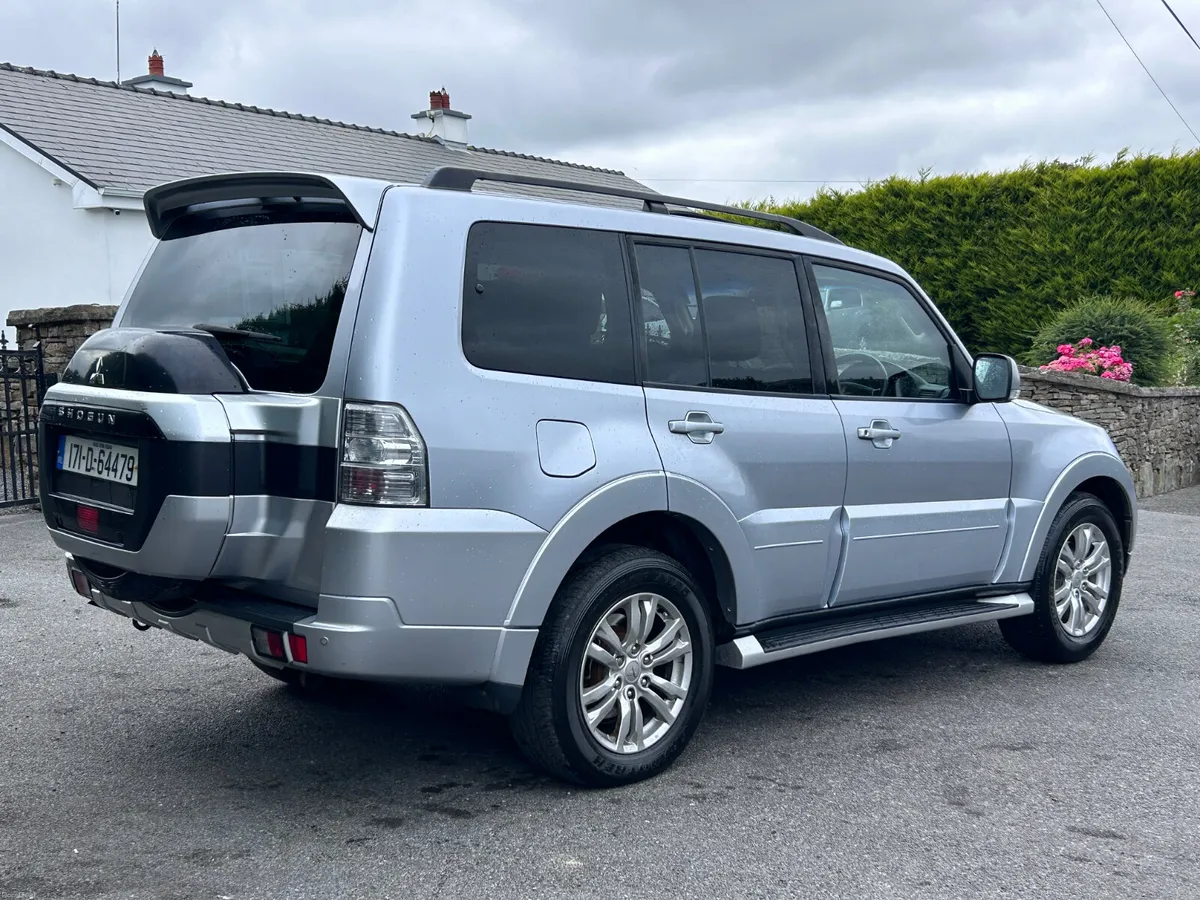 2017 Mitsubishi Pajero 7 seater - Image 2