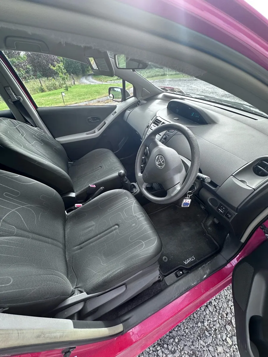 2010 Toyota Yaris 1.0 Petrol | 5 Door | Red - Image 5