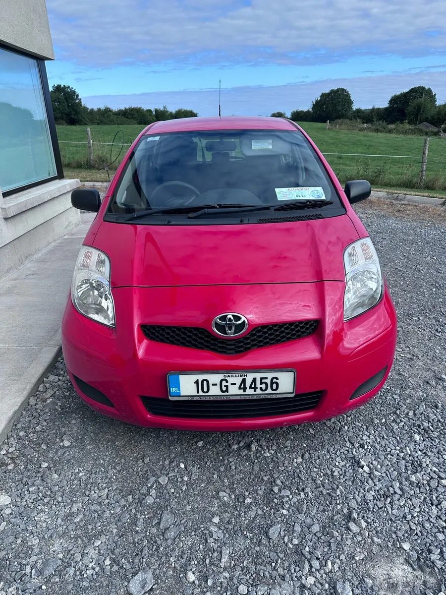 2010 Toyota Yaris 1.0 Petrol | 5 Door | Red - Image 1