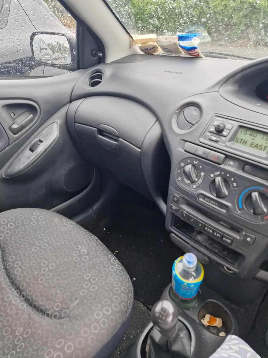 Toyota Yaris 2004 - Image 1