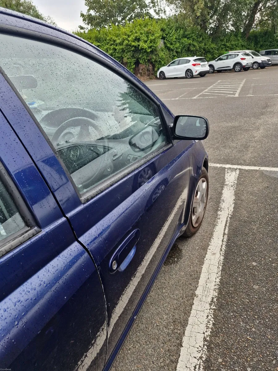 Toyota Yaris 2004 - Image 3