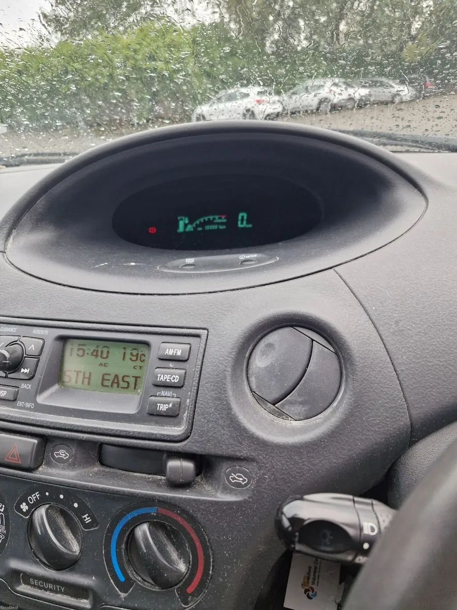 Toyota Yaris 2004 - Image 5