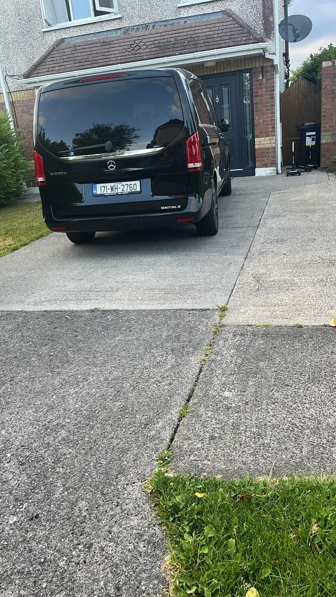 Mercedes Benz V220d 7 seaters Limo - Image 2