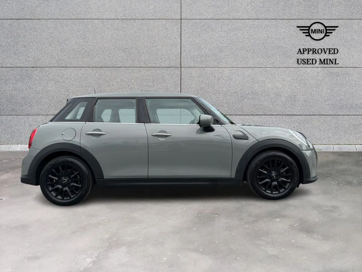 Mini Cooper 5-Door Cooper Classic - Image 3