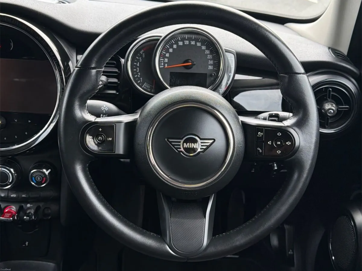 Mini Cooper 5-Door Cooper Classic - Image 5