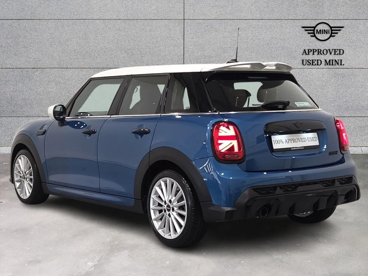 Mini Cooper 5-Door Cooper Sport - Image 2