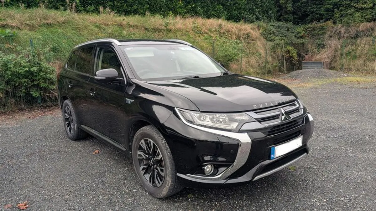 2016 Mitsubishi Outlander - Image 1