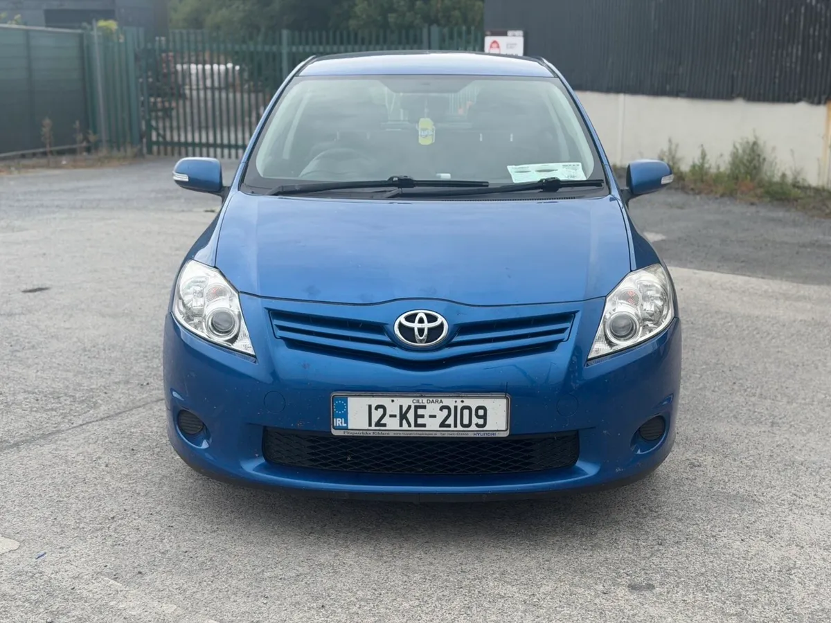 Toyota Auris NEW NCT & 1 OWNER - Image 2