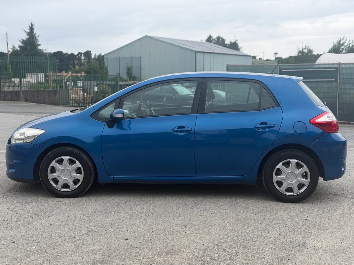 Toyota Auris NEW NCT & 1 OWNER - Image 4