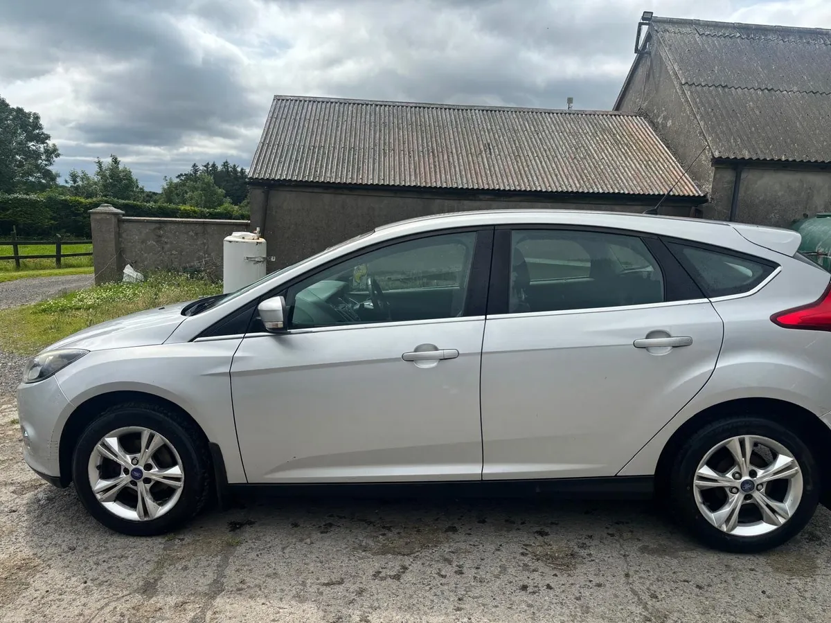 Ford Focus 2012 - Image 2