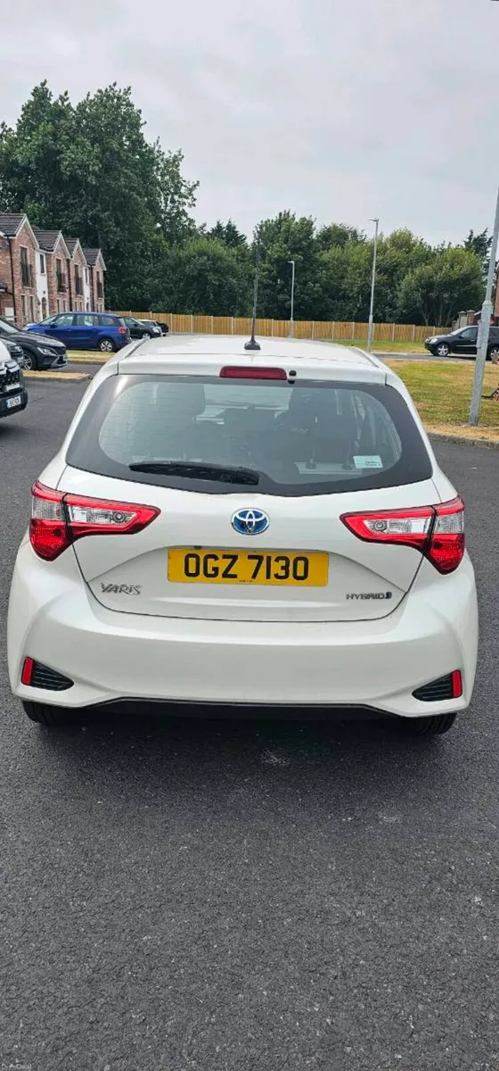 Toyota Yaris 1.5 petrol hybrid automatic 2019 - Image 4