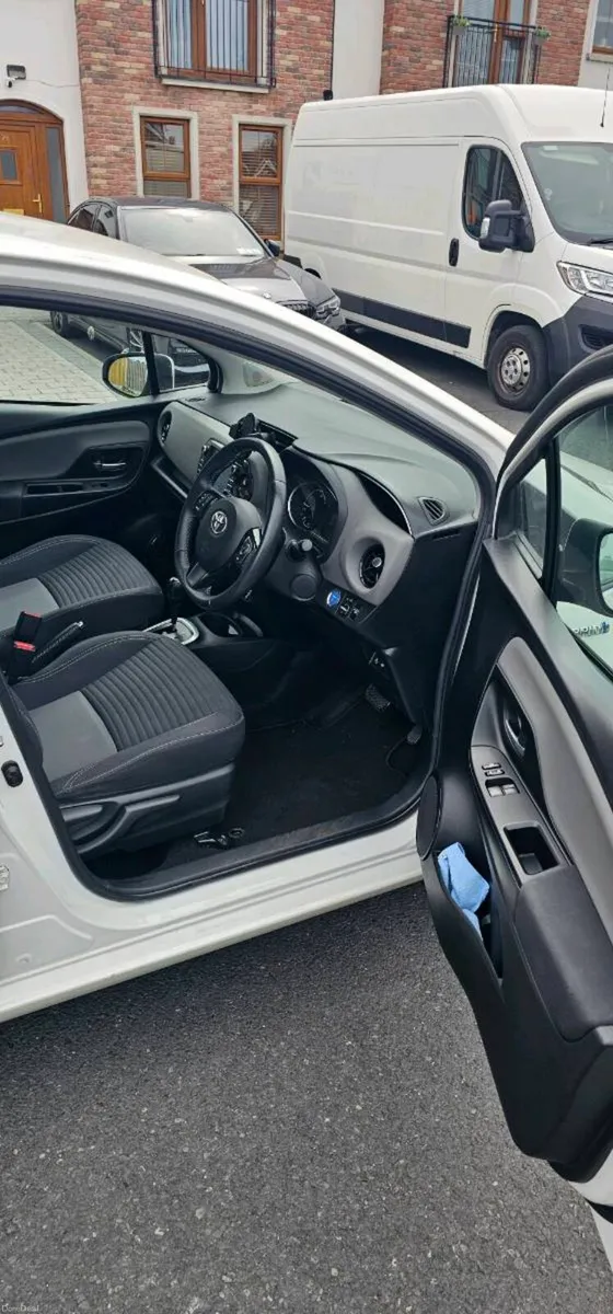 Toyota Yaris 1.5 petrol hybrid automatic 2019 - Image 6