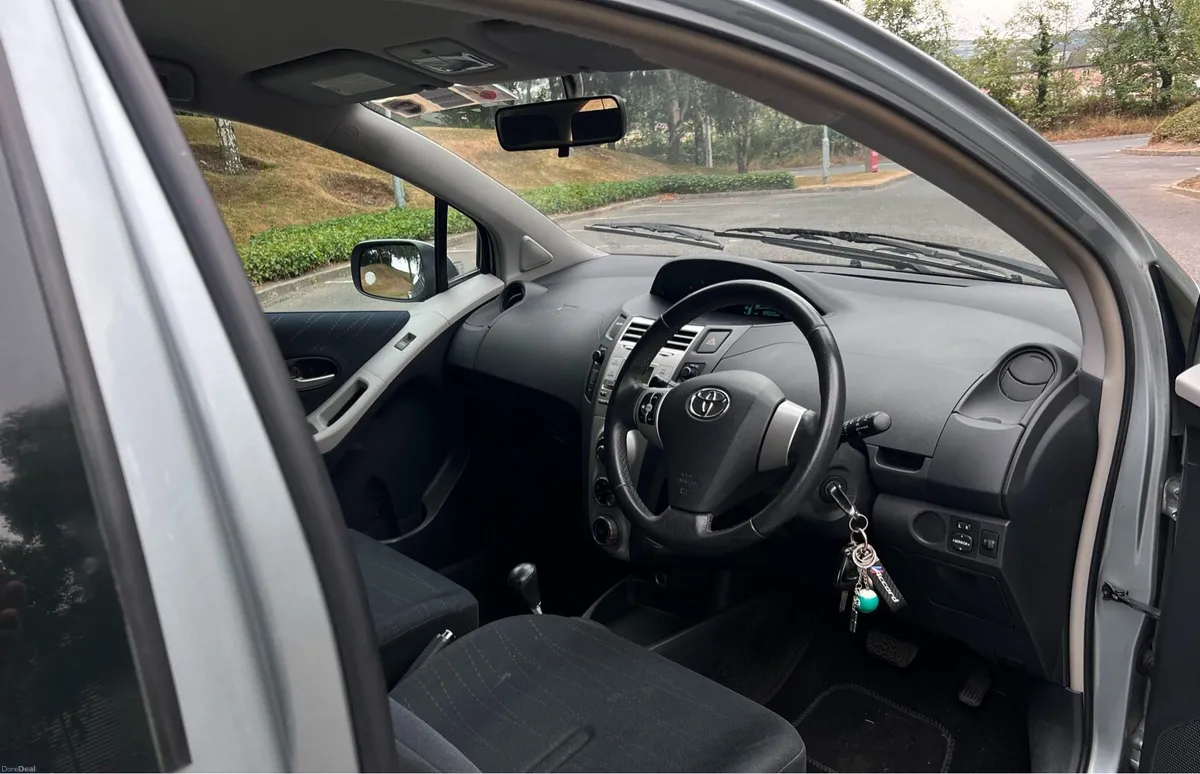 Car - Image 6