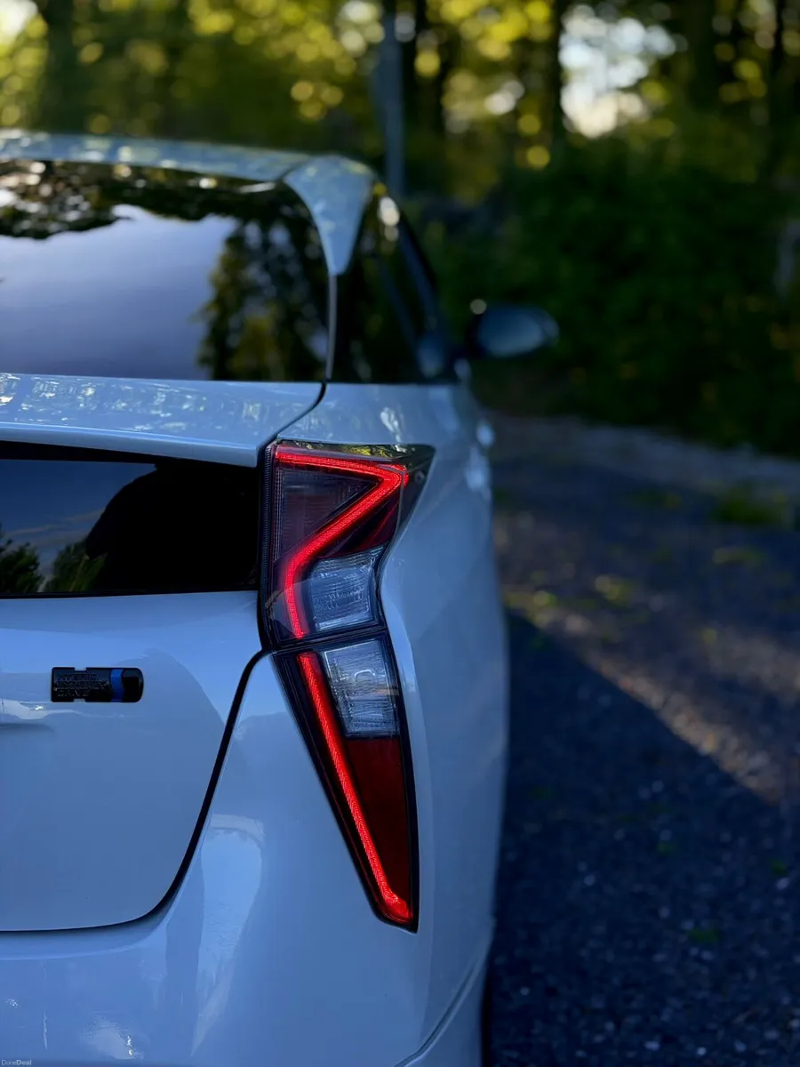 Toyota PRIUS 2016 | 1.8 HYBRID | AUTO - Image 5