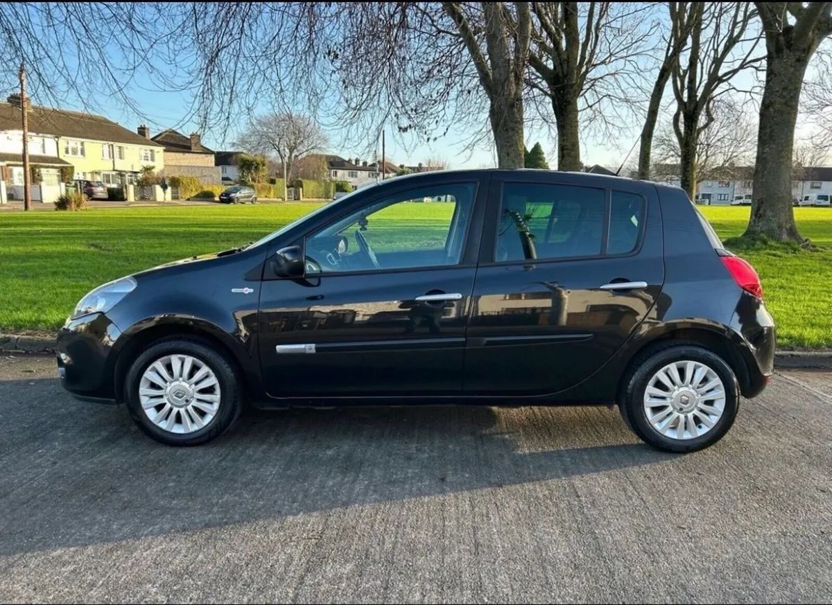 2010 Renault Clio 1.1L TomTom edition - Image 2