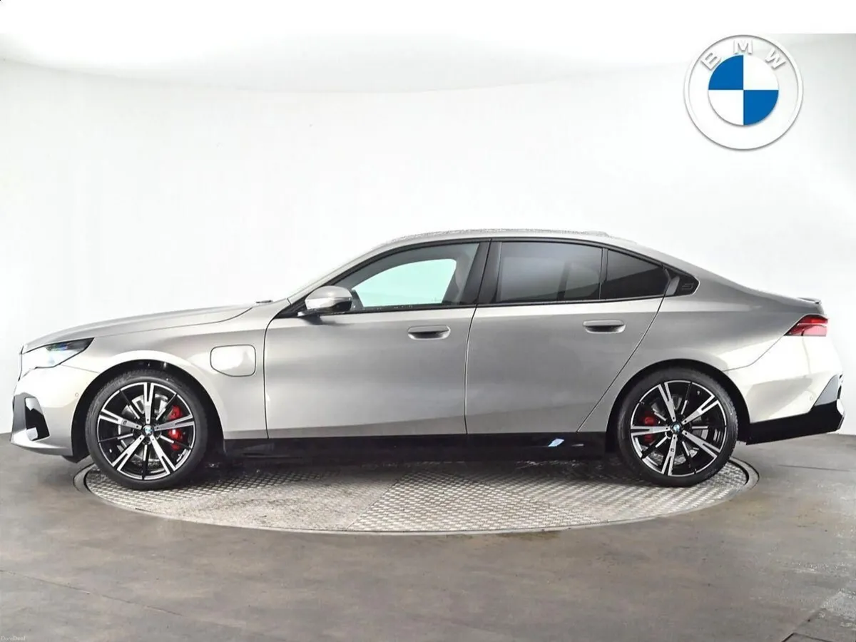 BMW 5-Series 530e M Sport Pro Saloon - Image 3