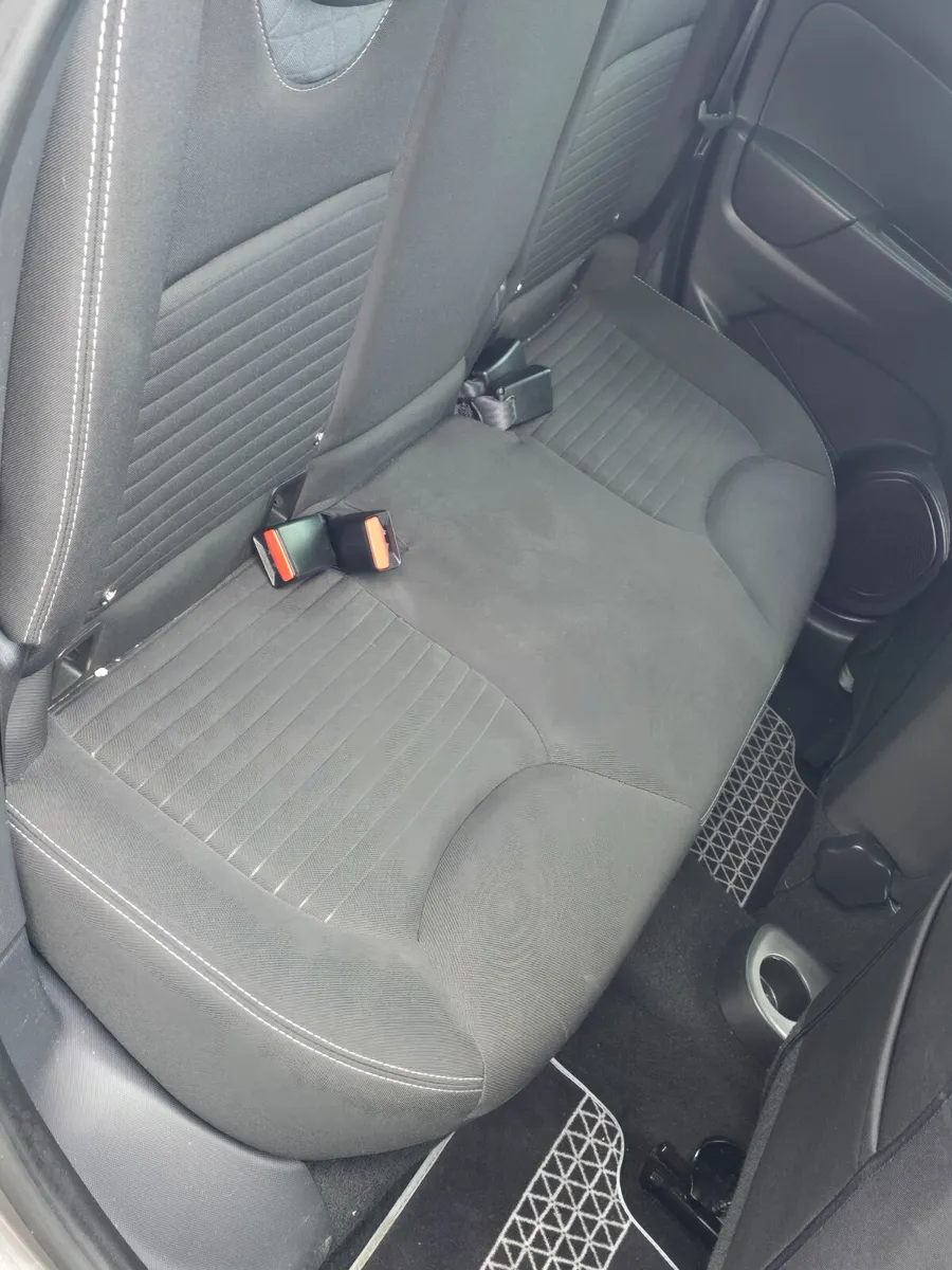 Renault Clio 2015 petrol automatic low miles €6990 - Image 4